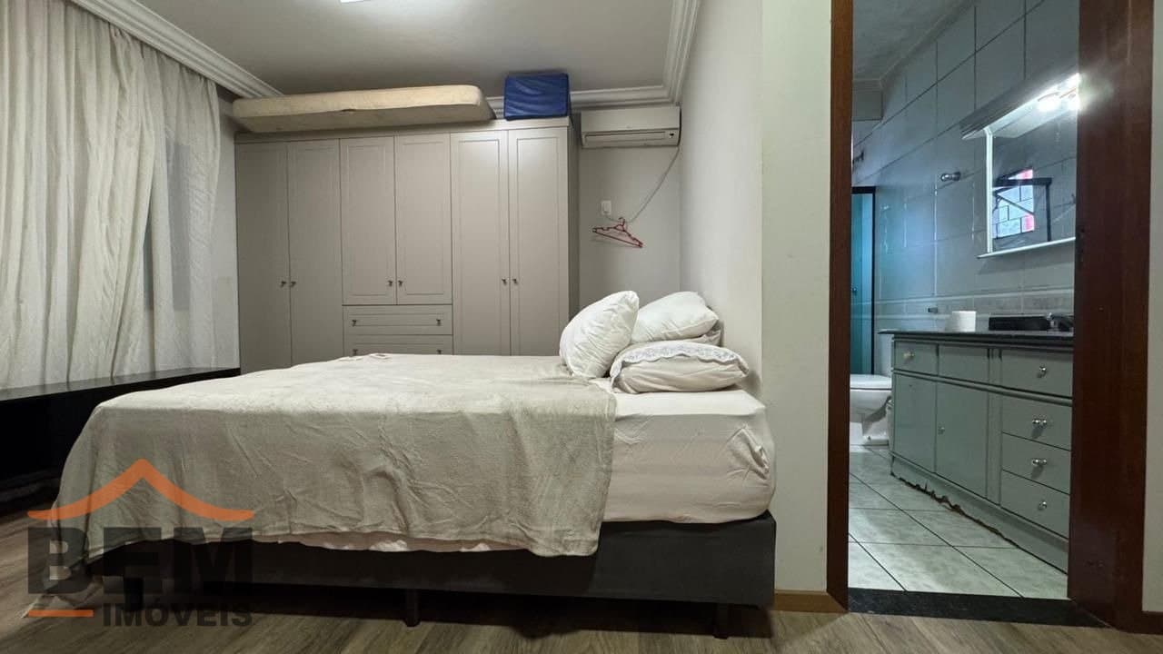Casa para Locação com 4 quartos e 400m² no bairro Pioneiros, em Balneário Camboriú: 16- DORMITÓRIO 