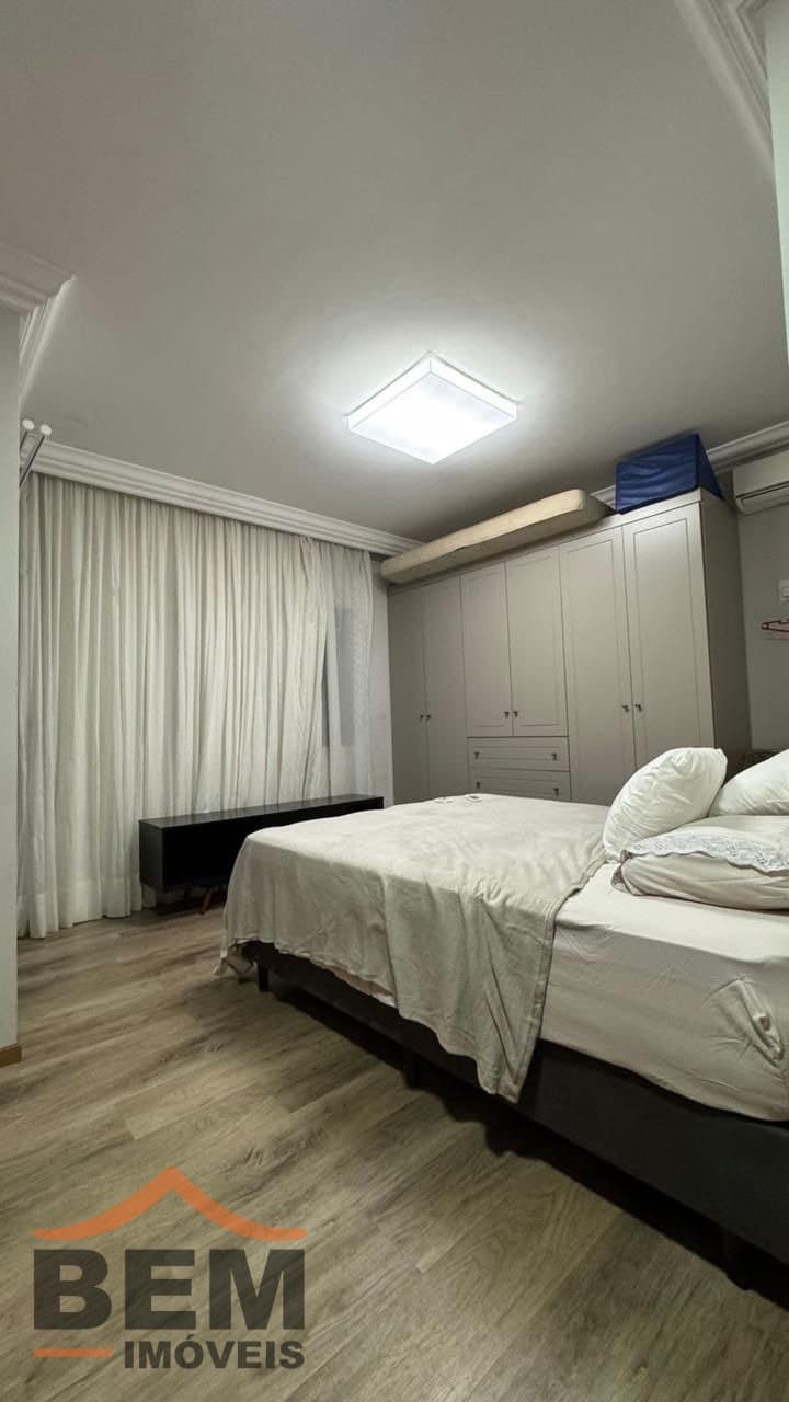 Casa para Locação com 4 quartos e 400m² no bairro Pioneiros, em Balneário Camboriú: 17- DORMITÓRIO 