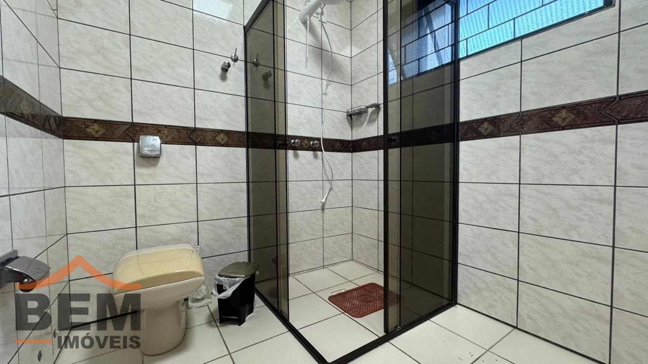 Casa para Locação com 4 quartos e 400m² no bairro Pioneiros, em Balneário Camboriú: 23- BANHEIRO 
