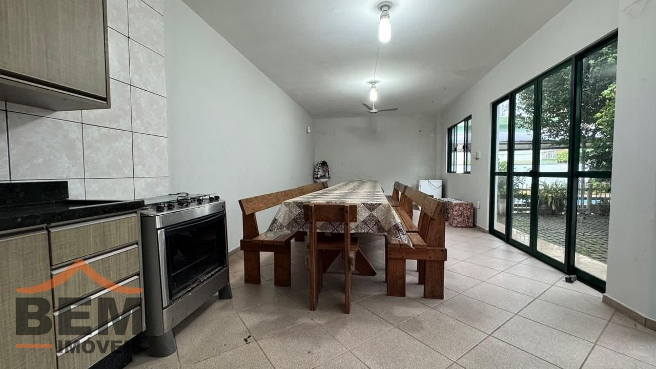 Casa para Locação com 4 quartos e 400m² no bairro Pioneiros, em Balneário Camboriú: 26- COZINHA 