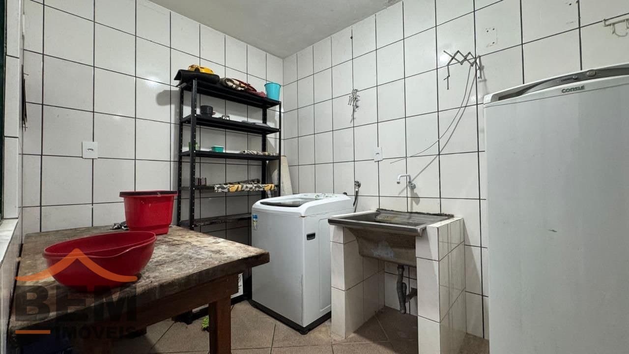Casa para Locação com 4 quartos e 400m² no bairro Pioneiros, em Balneário Camboriú: 28- COZINHA 