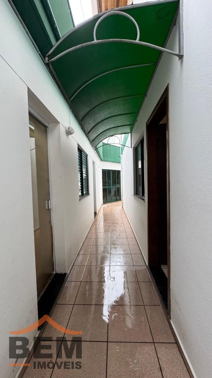 Casa para Locação com 4 quartos e 400m² no bairro Pioneiros, em Balneário Camboriú: 30- CORREDOR 