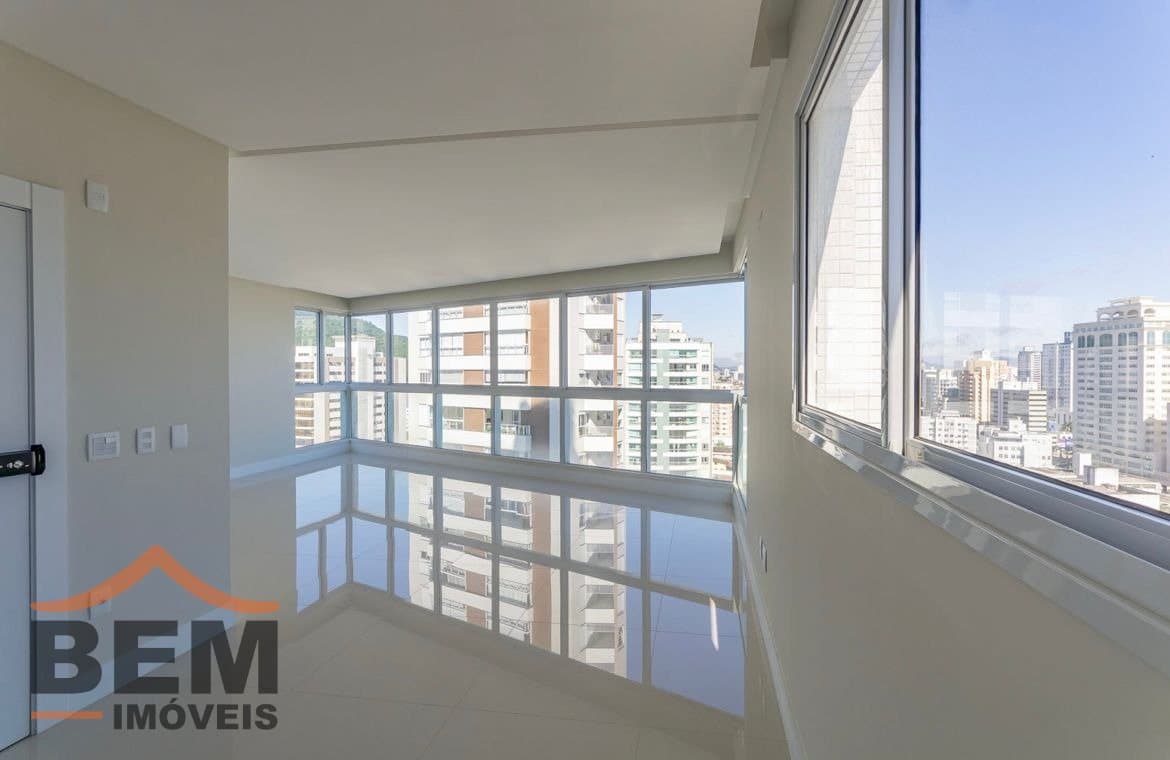Apartamento para Venda com 4 quartos e 165m² no bairro Centro, em Itajaí