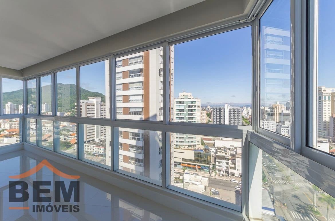 Apartamento para Venda com 4 quartos e 165m² no bairro Centro, em Itajaí