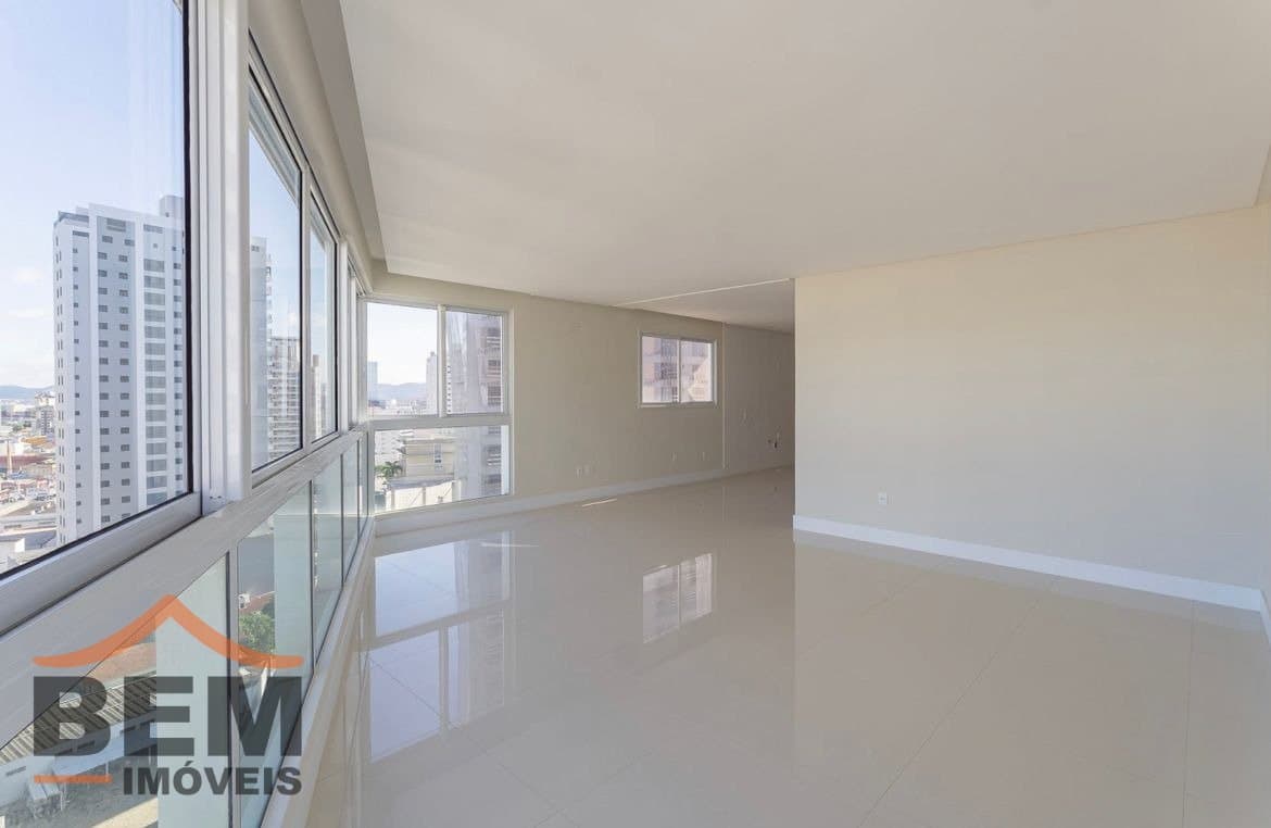 Apartamento para Venda com 4 quartos e 165m² no bairro Centro, em Itajaí
