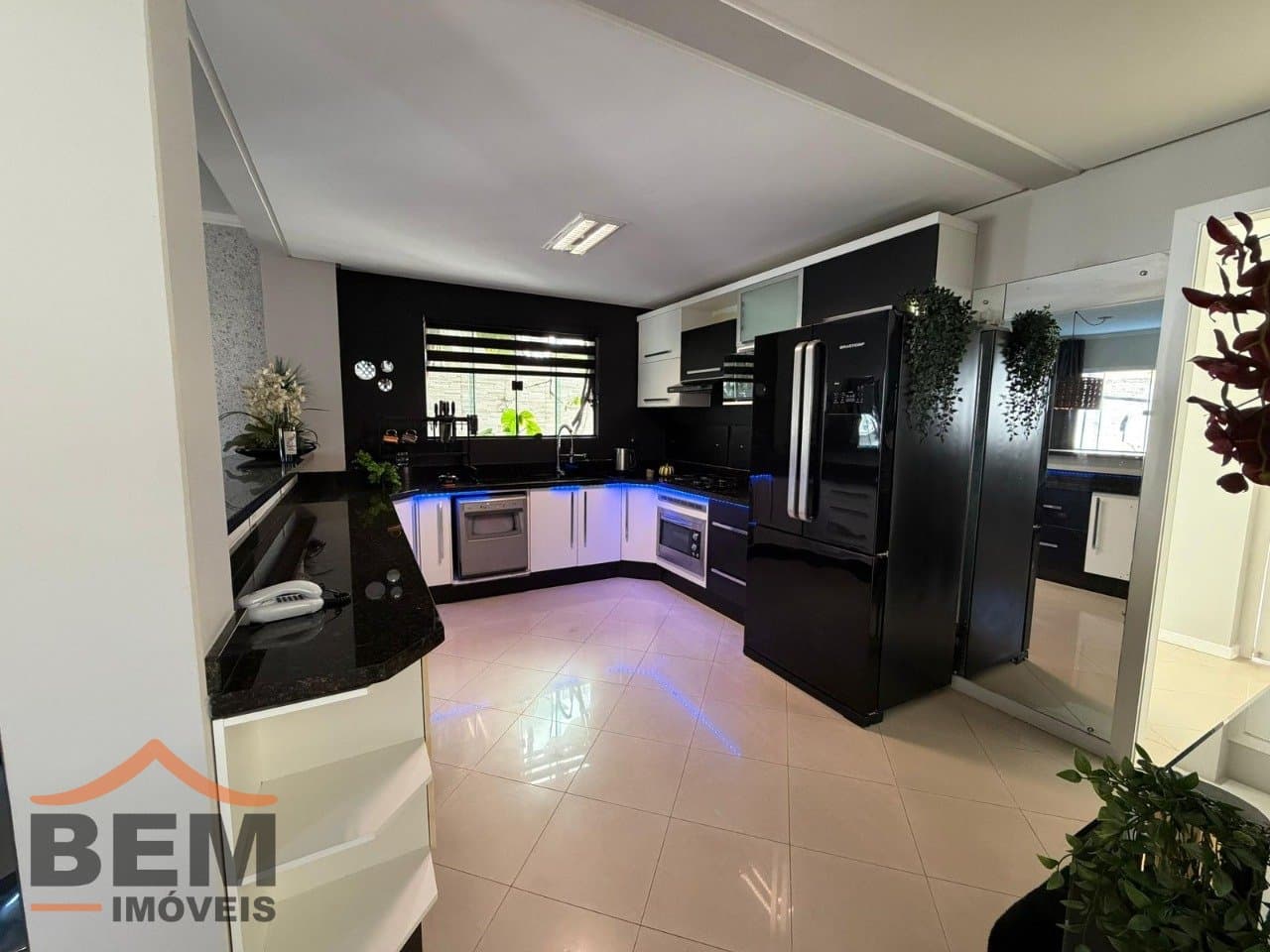 Casa para Locação com 2 quartos e 240m² no bairro Ariribá, em Balneário Camboriú: 07- COZINHA 