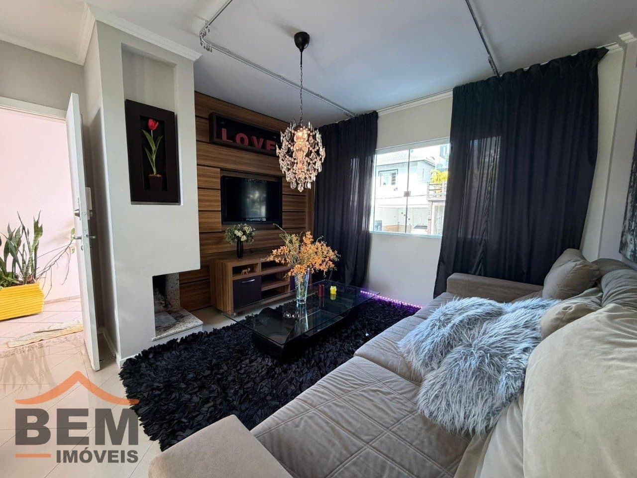 Casa para Locação com 2 quartos e 240m² no bairro Ariribá, em Balneário Camboriú: 09- SALA DE ESTAR 