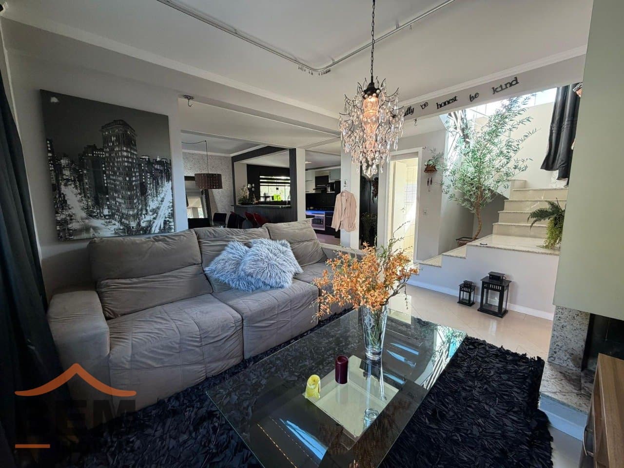 Casa para Locação com 2 quartos e 240m² no bairro Ariribá, em Balneário Camboriú: 11- SALA DE ESTAR 