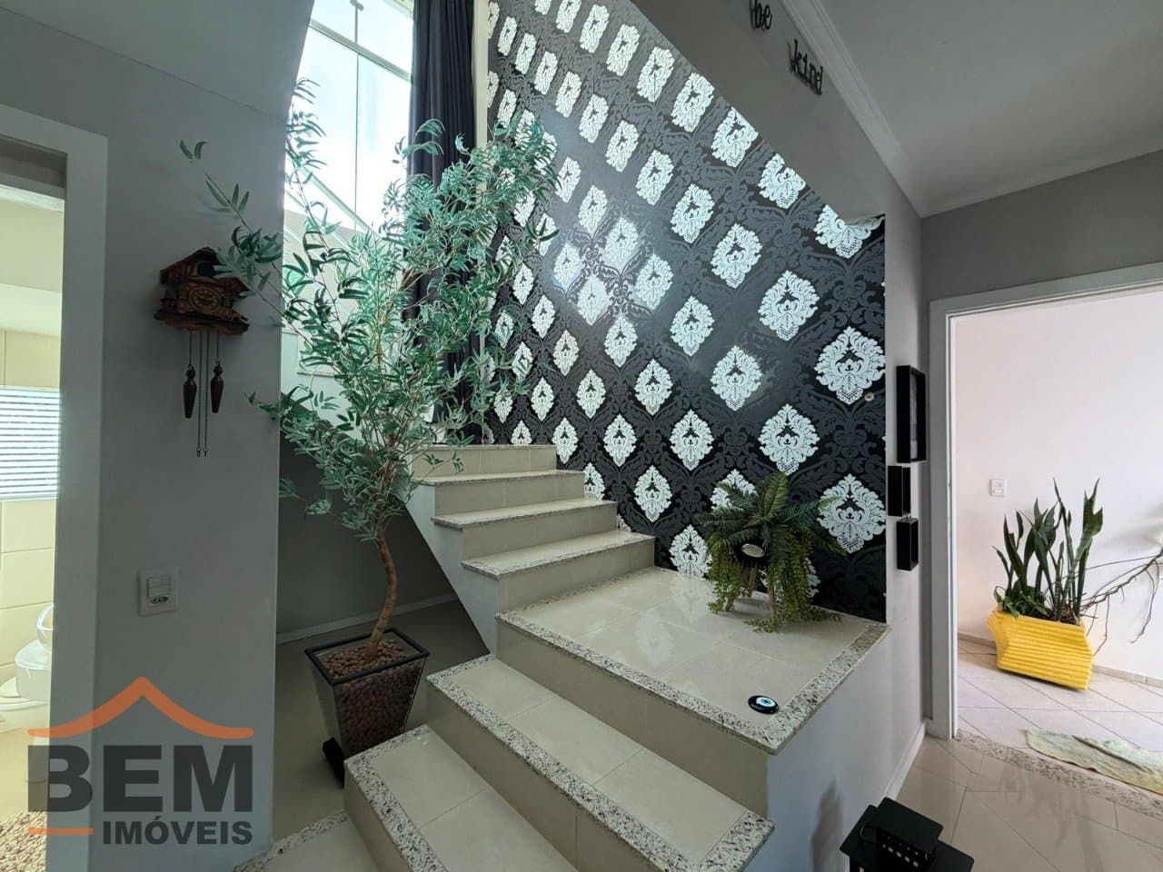Casa para Locação com 2 quartos e 240m² no bairro Ariribá, em Balneário Camboriú: 12- ESCADAS 