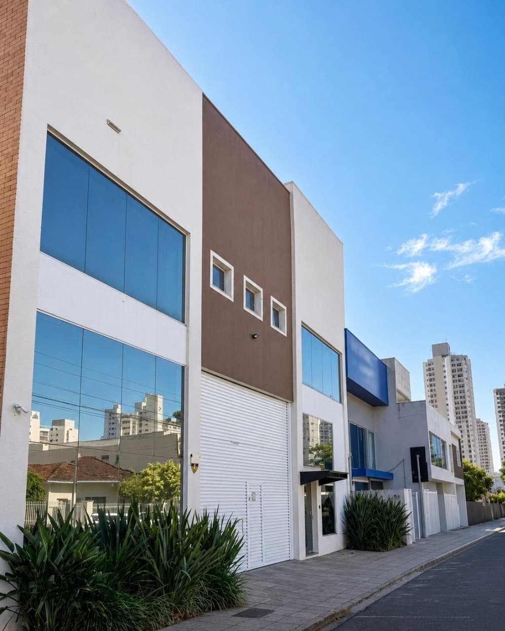 Galpão para Locação com 462m² no bairro Vila Real, em Balneário Camboriú: 01 - FACHADA