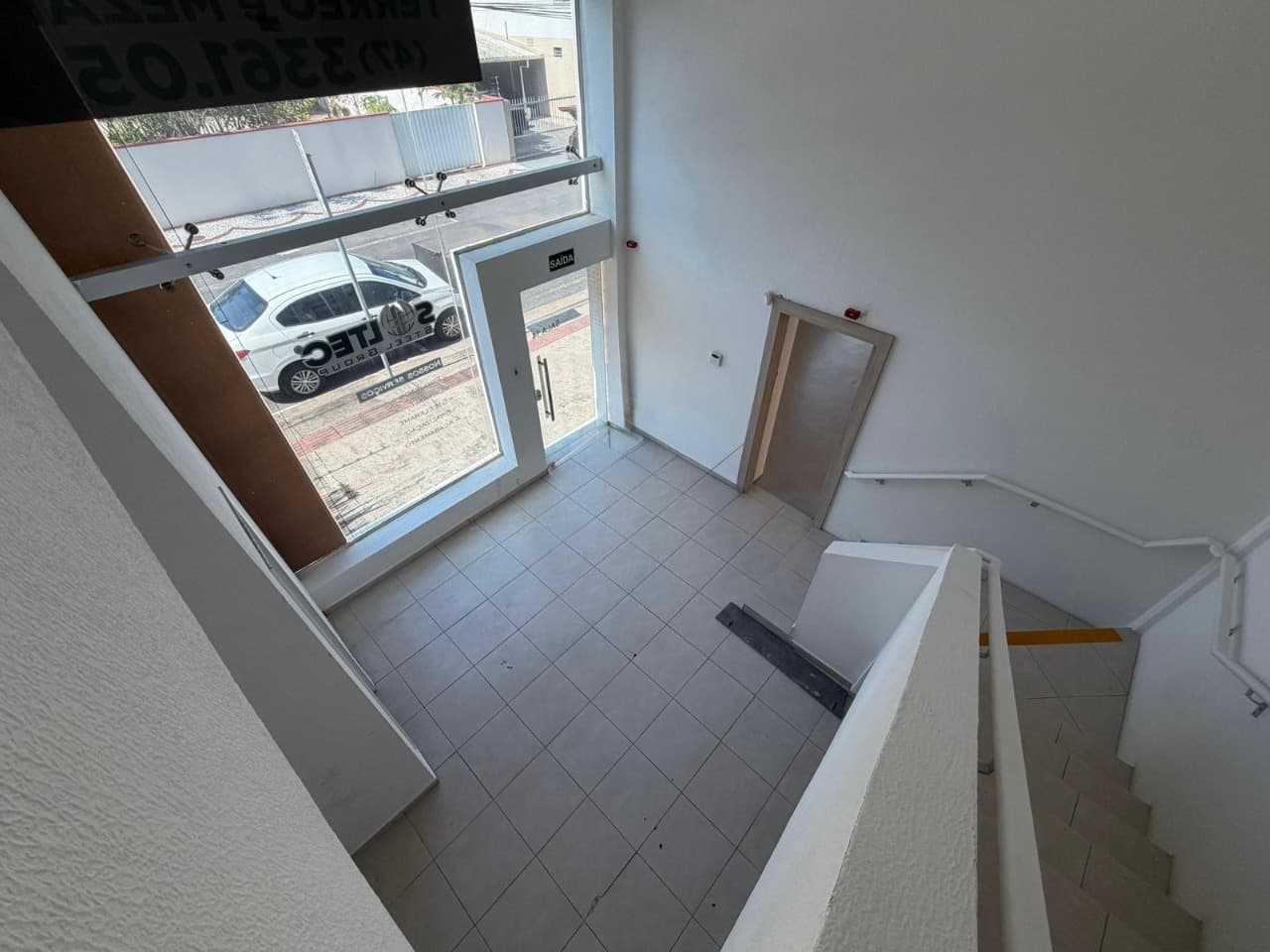 Galpão para Locação com 462m² no bairro Vila Real, em Balneário Camboriú: 03 - HALL