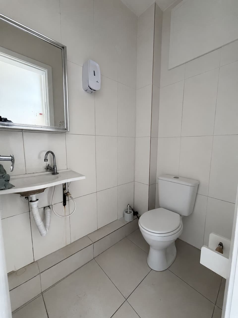 Galpão para Locação com 462m² no bairro Vila Real, em Balneário Camboriú: 09 - LAVABO 02