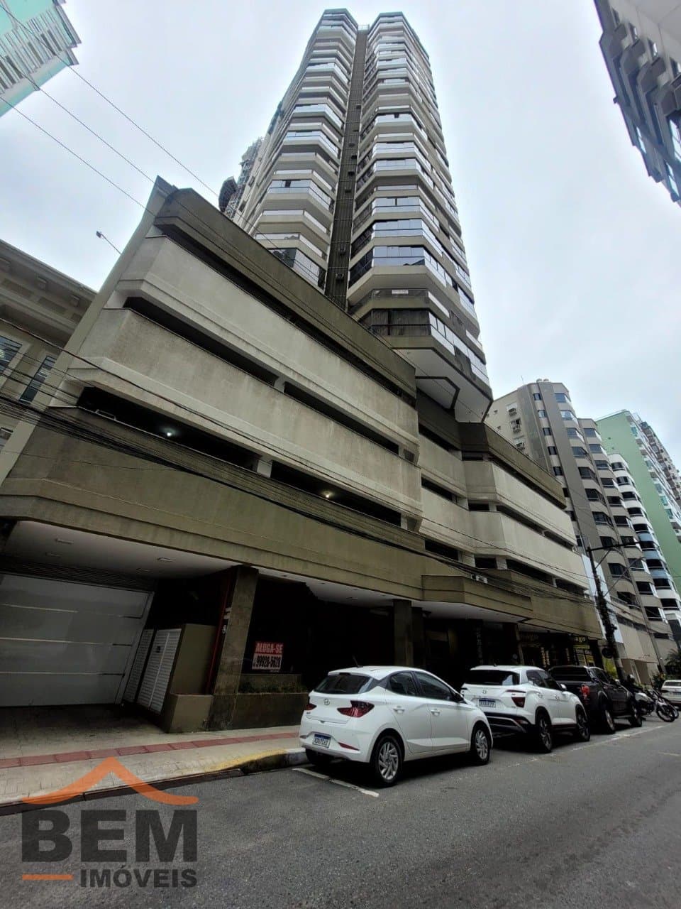 Apartamento para Locação com 3 quartos e 170m² no bairro Centro, em Balneário Camboriú: 01 - FACHADA