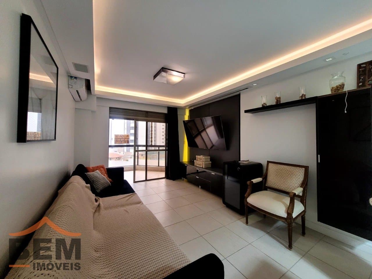 Apartamento para Locação com 3 quartos e 170m² no bairro Centro, em Balneário Camboriú: 05 - SALA DE ESTAR