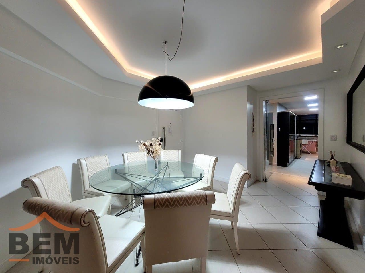 Apartamento para Locação com 3 quartos e 170m² no bairro Centro, em Balneário Camboriú: 06 - SALA DE JANTAR