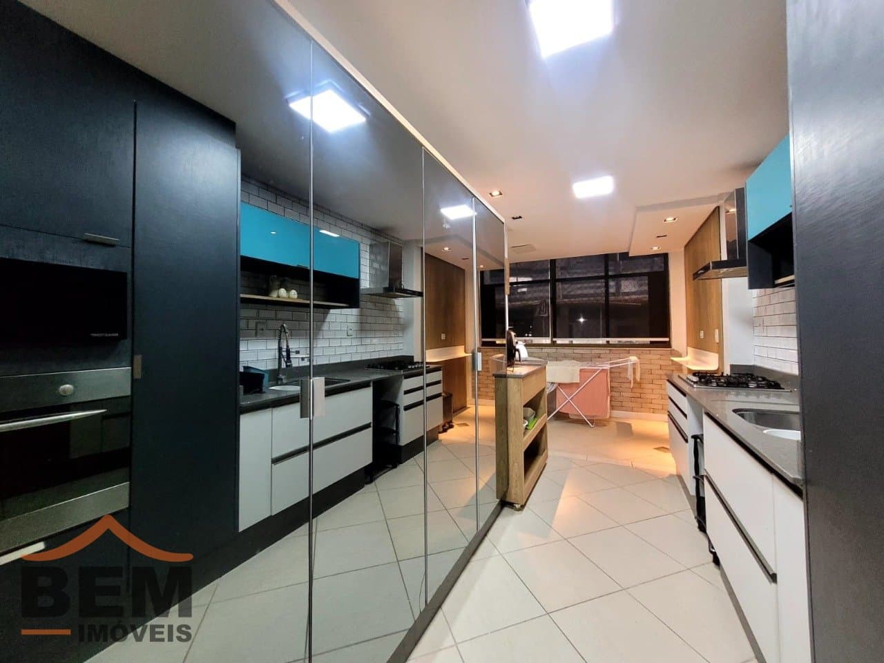 Apartamento para Locação com 3 quartos e 170m² no bairro Centro, em Balneário Camboriú: 12 - COZINHA