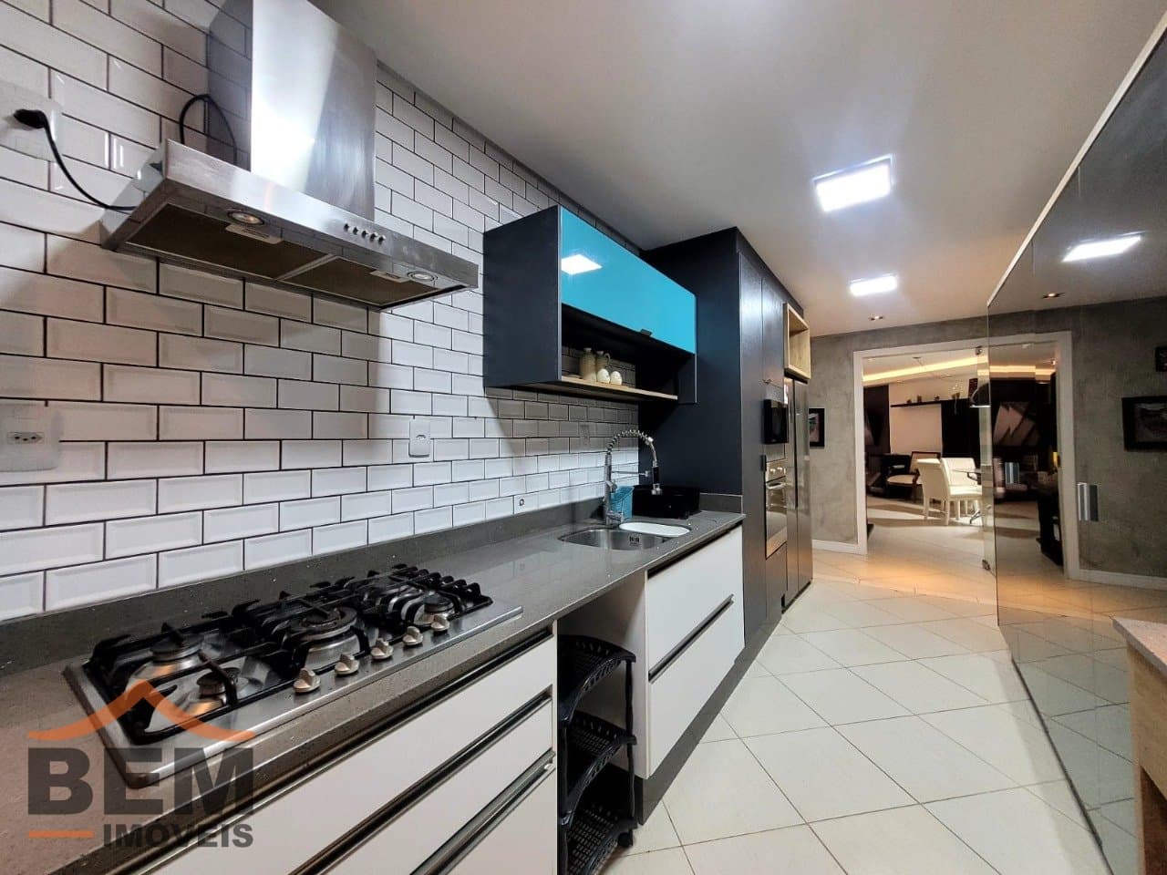 Apartamento para Locação com 3 quartos e 170m² no bairro Centro, em Balneário Camboriú: 13 - COZINHA