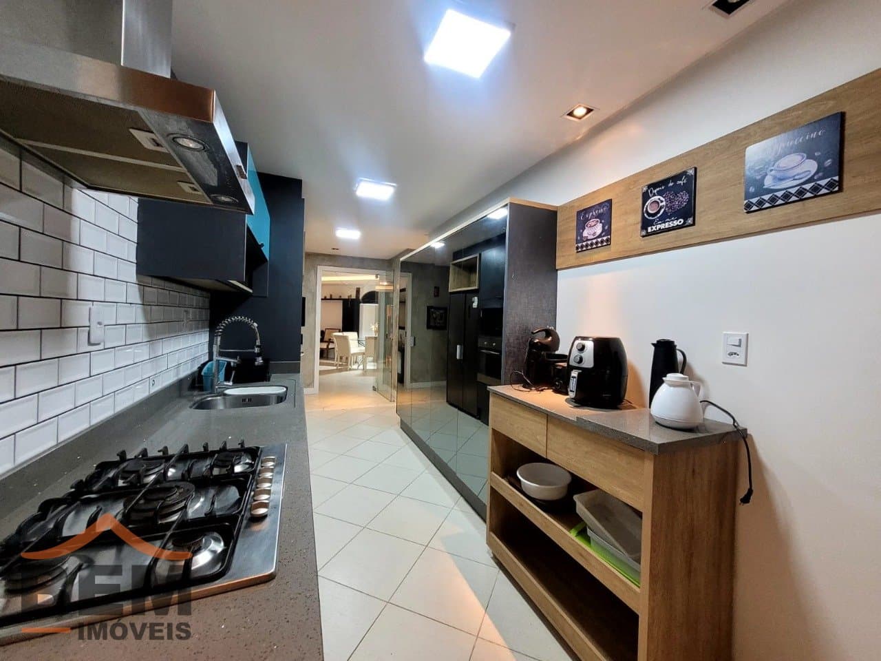 Apartamento para Locação com 3 quartos e 170m² no bairro Centro, em Balneário Camboriú: 14 - COZINHA