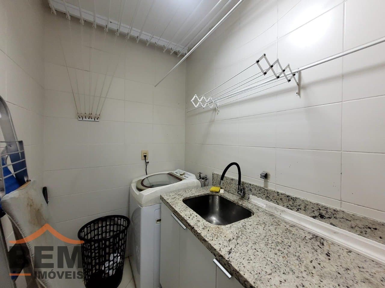 Apartamento para Locação com 3 quartos e 170m² no bairro Centro, em Balneário Camboriú: 16 - ÁREA DE SERVIÇO