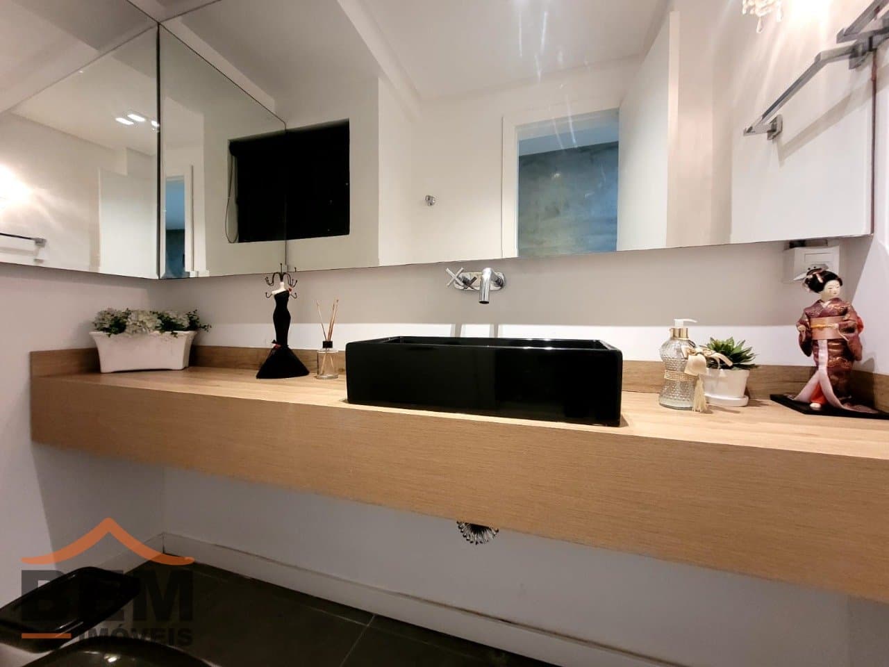 Apartamento para Locação com 3 quartos e 170m² no bairro Centro, em Balneário Camboriú: 17 - LAVABO