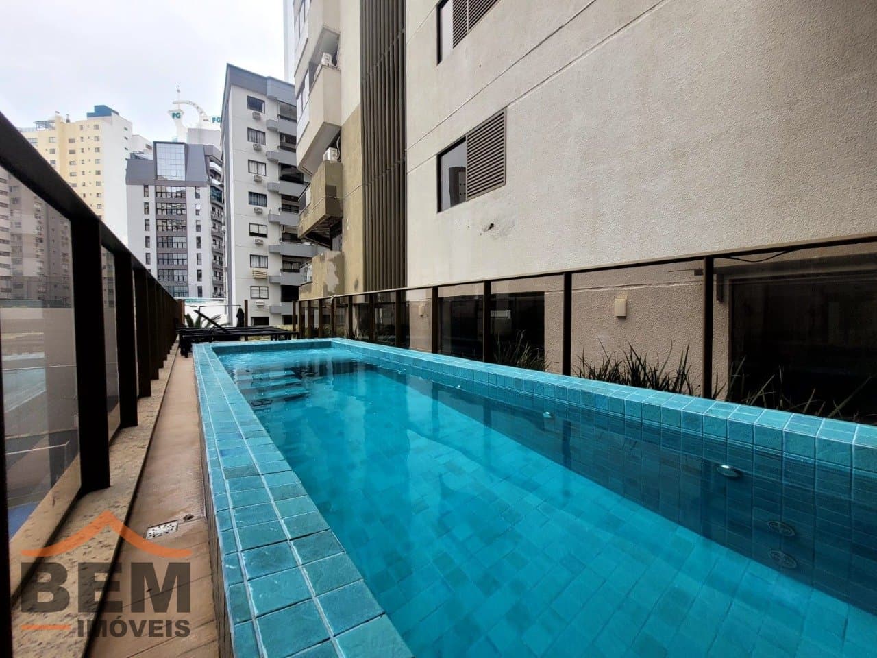 Apartamento para Locação com 3 quartos e 170m² no bairro Centro, em Balneário Camboriú: 28 - PISCINA