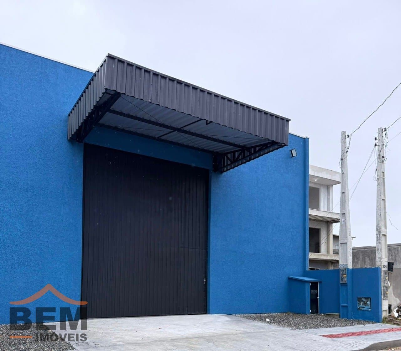 Galpão para Locação com 310m² no bairro Centro, em Navegantes: 01 - FACHADA