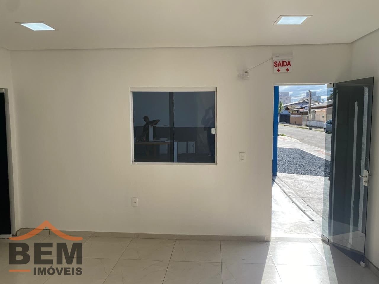 Galpão para Locação com 310m² no bairro Centro, em Navegantes: 03 - ESCRITÓRIO INTERNO