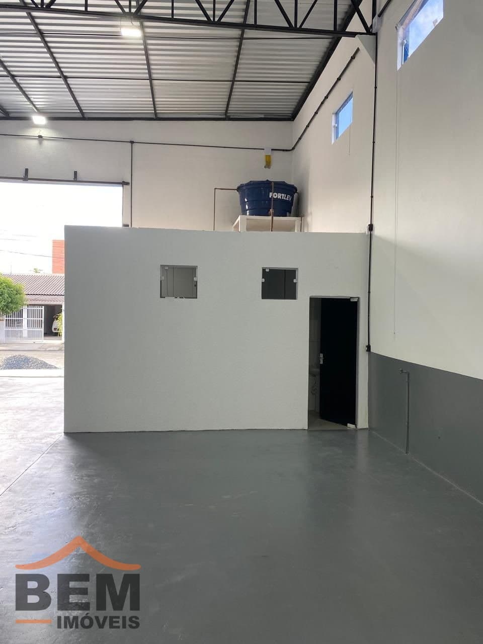 Galpão para Locação com 310m² no bairro Centro, em Navegantes: 04 - ESCRITÓRIO EXTERNO