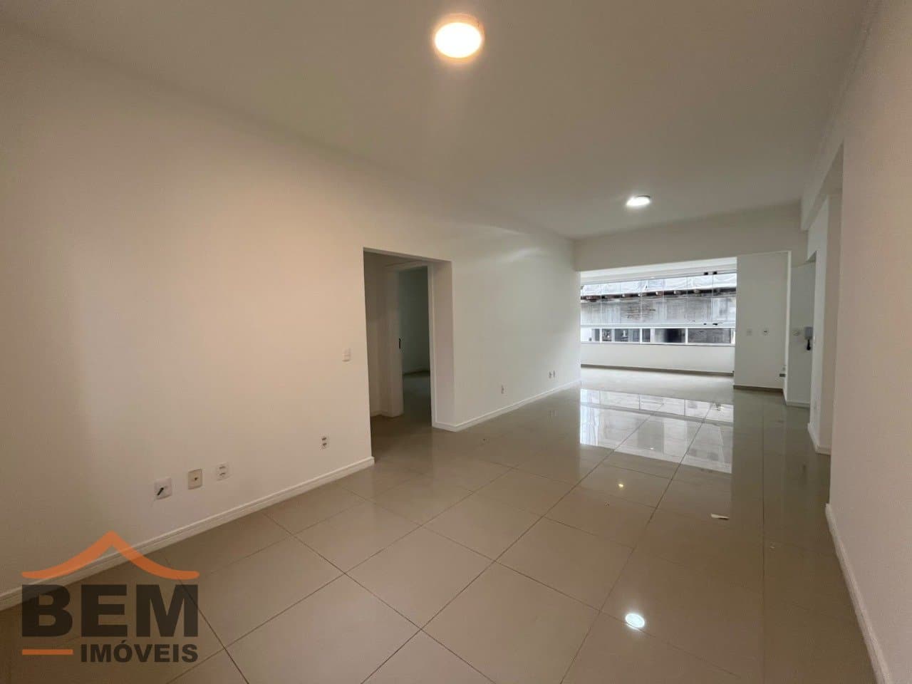 Apartamento para Locação com 2 quartos e 90m² no bairro Pioneiros, em Balneário Camboriú