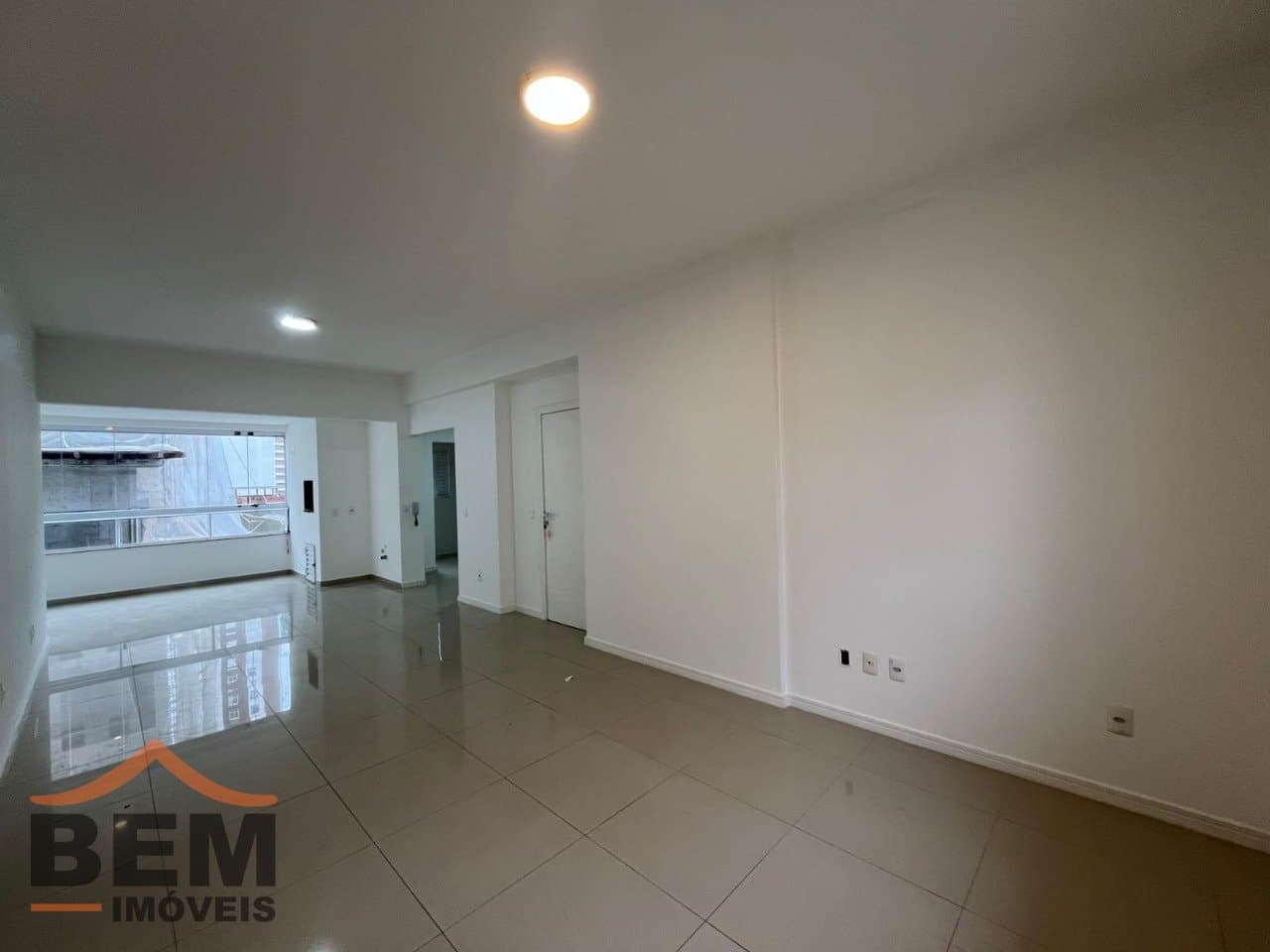 Apartamento para Locação com 2 quartos e 90m² no bairro Pioneiros, em Balneário Camboriú