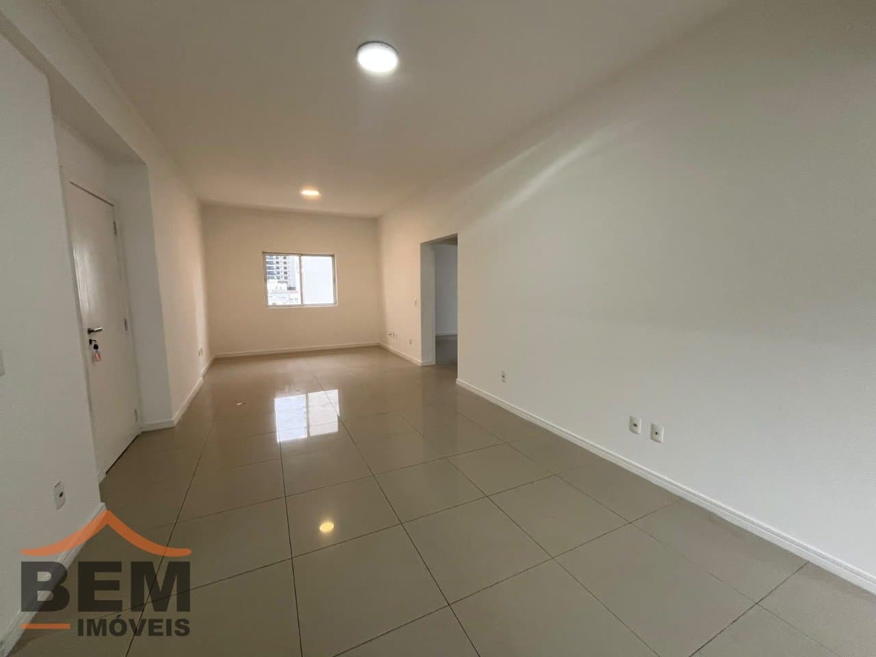 Apartamento para Locação com 2 quartos e 90m² no bairro Pioneiros, em Balneário Camboriú