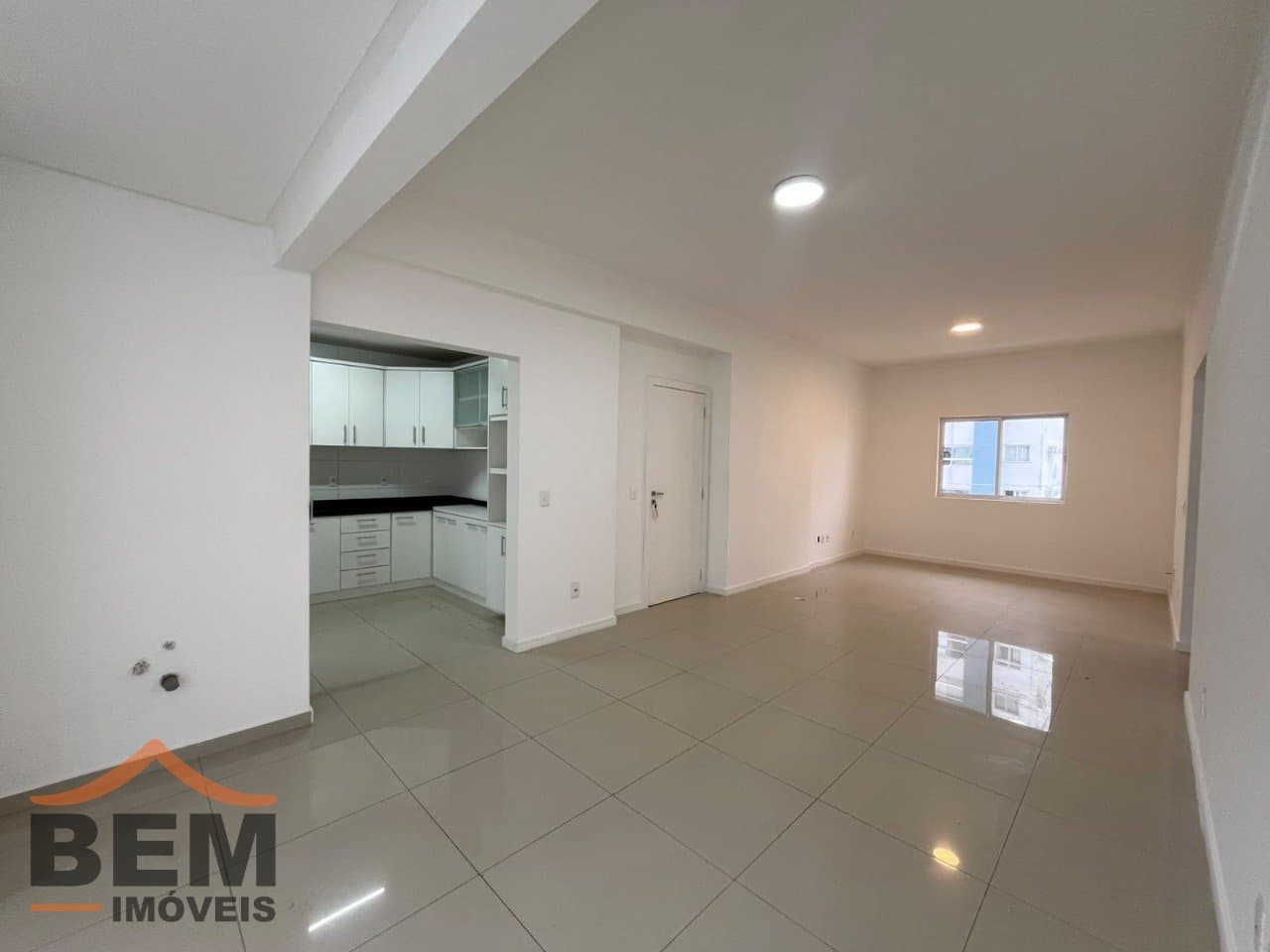 Apartamento para Locação com 2 quartos e 90m² no bairro Pioneiros, em Balneário Camboriú