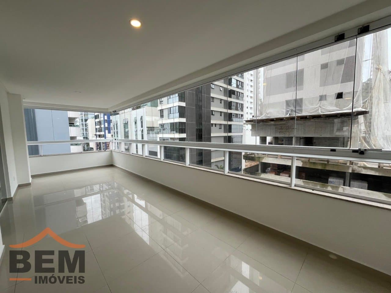 Apartamento para Locação com 2 quartos e 90m² no bairro Pioneiros, em Balneário Camboriú