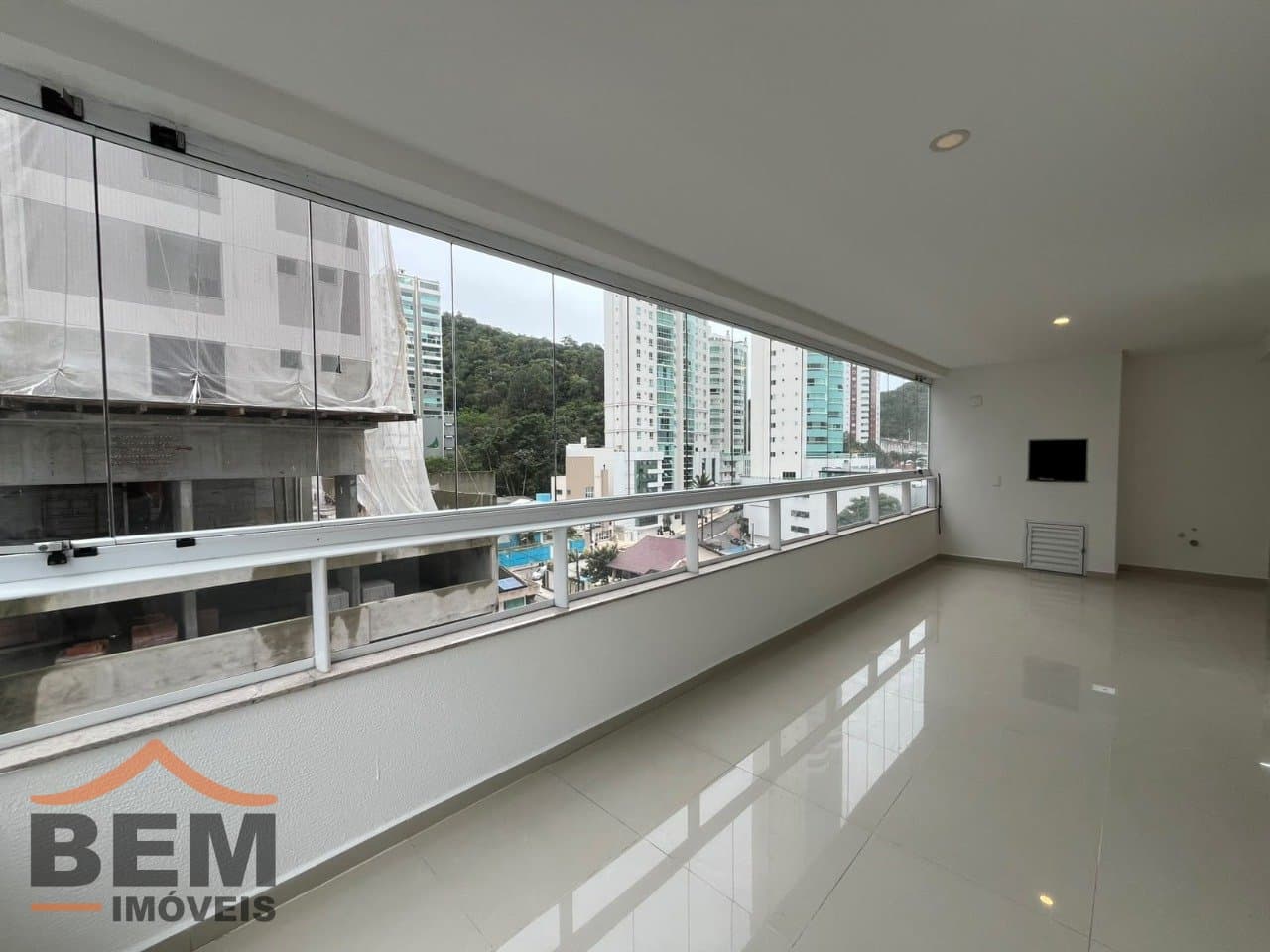 Apartamento para Locação com 2 quartos e 90m² no bairro Pioneiros, em Balneário Camboriú