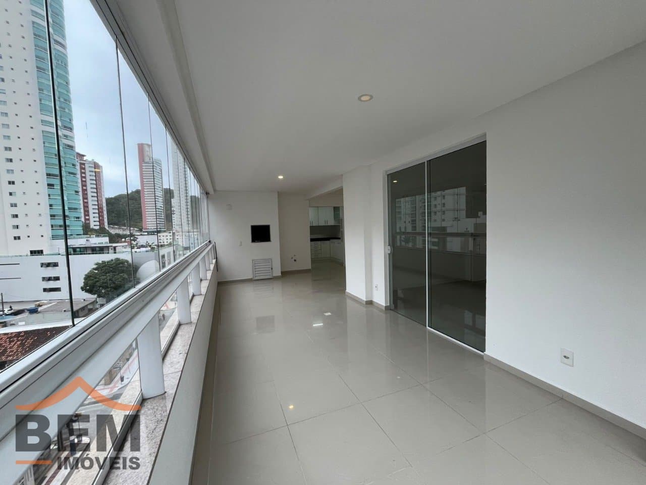 Apartamento para Locação com 2 quartos e 90m² no bairro Pioneiros, em Balneário Camboriú