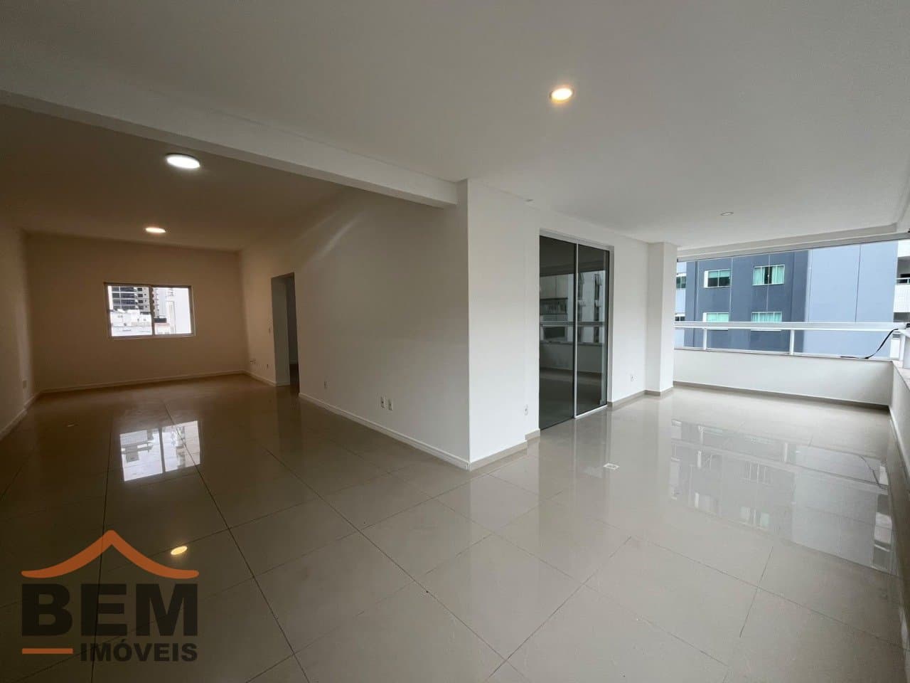 Apartamento para Locação com 2 quartos e 90m² no bairro Pioneiros, em Balneário Camboriú