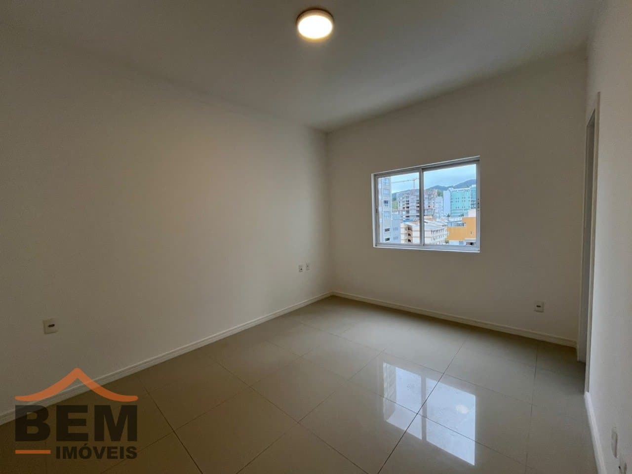 Apartamento para Locação com 2 quartos e 90m² no bairro Pioneiros, em Balneário Camboriú