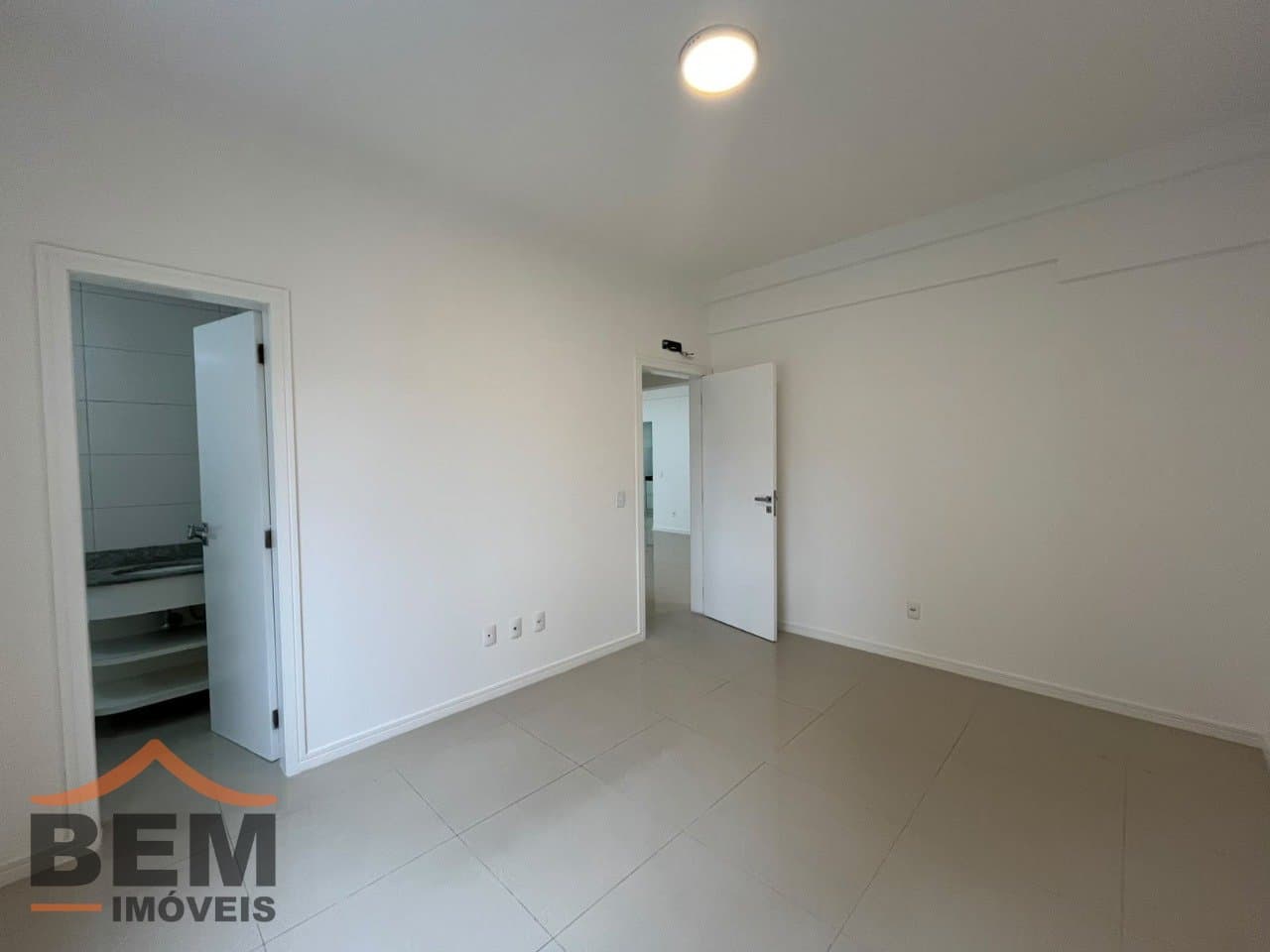 Apartamento para Locação com 2 quartos e 90m² no bairro Pioneiros, em Balneário Camboriú
