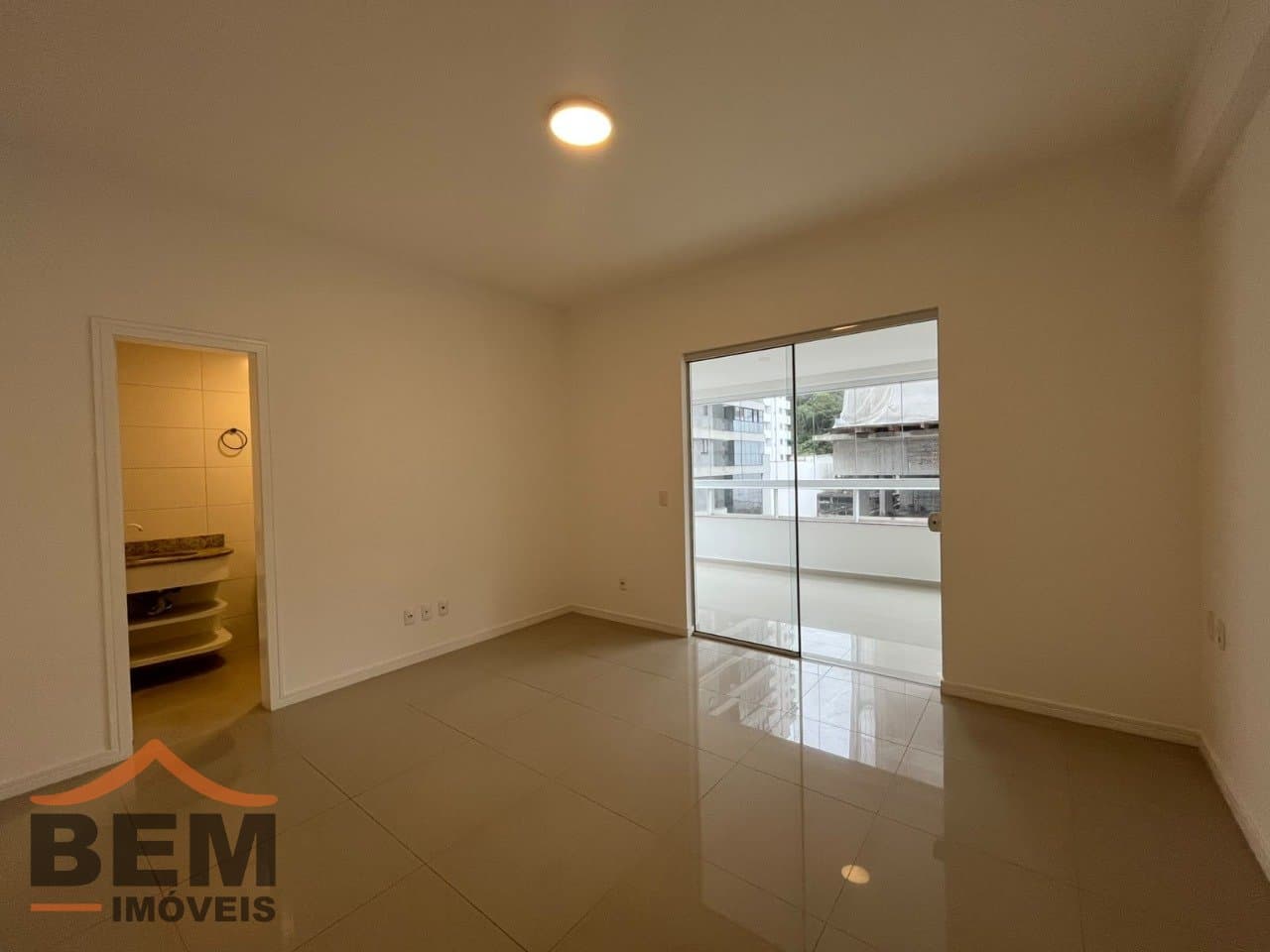 Apartamento para Locação com 2 quartos e 90m² no bairro Pioneiros, em Balneário Camboriú