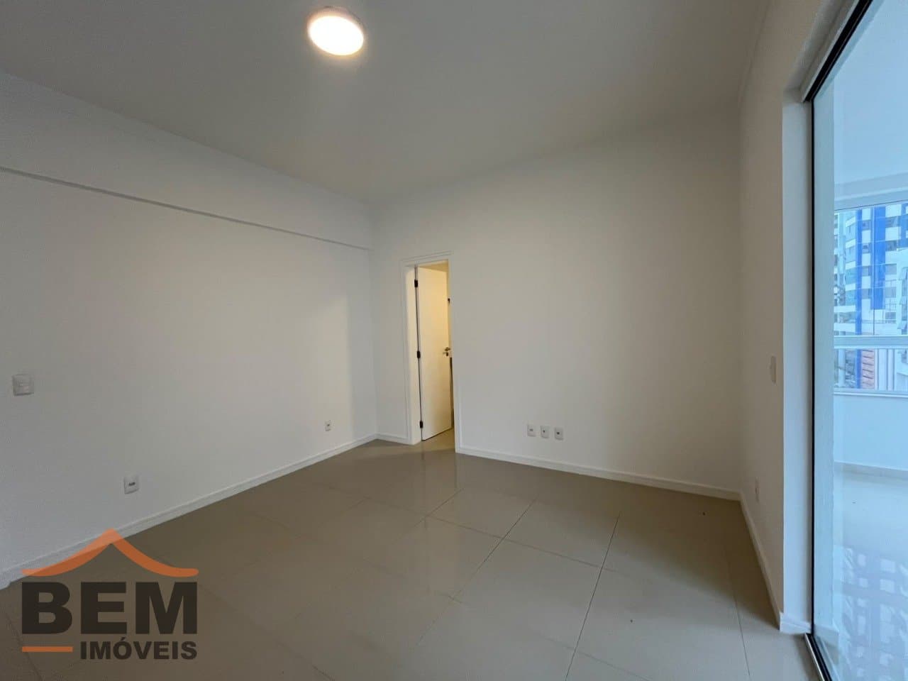 Apartamento para Locação com 2 quartos e 90m² no bairro Pioneiros, em Balneário Camboriú