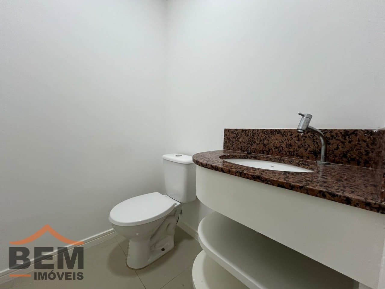 Apartamento para Locação com 2 quartos e 90m² no bairro Pioneiros, em Balneário Camboriú