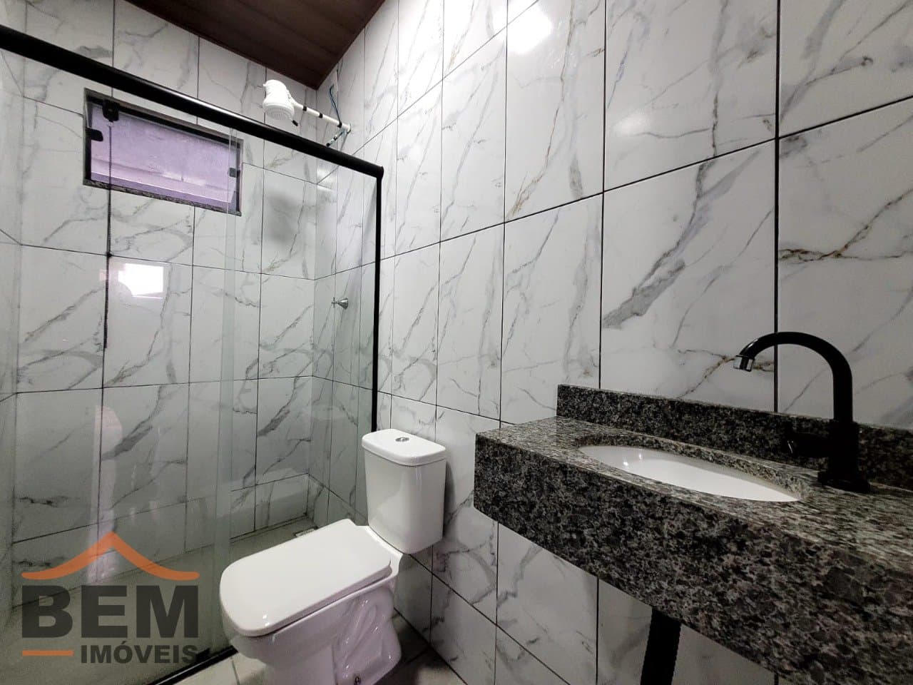 Apartamento para Locação com 1 quarto e 30m² no bairro Barra do Rio, em Itajaí: 7 - BANHEIRO