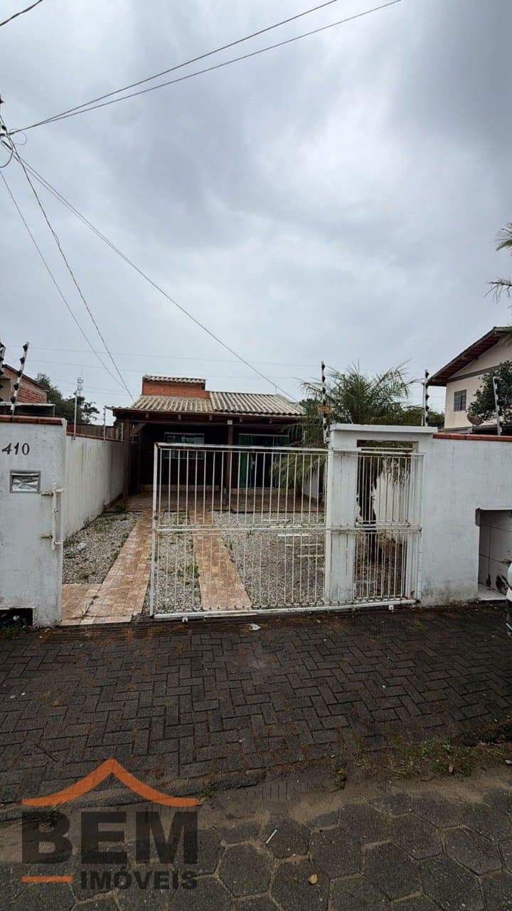 Casa para Locação com 2 quartos e 100m² no bairro Meia Praia, em Navegantes: 1 - FACHADA