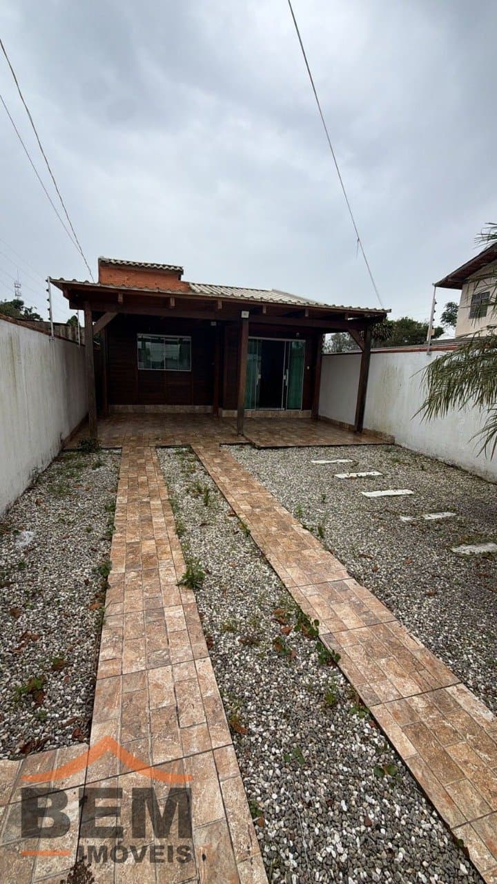 Casa para Locação com 2 quartos e 100m² no bairro Meia Praia, em Navegantes: 2 - FACHADA