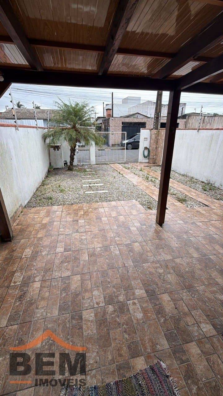 Casa para Locação com 2 quartos e 100m² no bairro Meia Praia, em Navegantes: 3 - GARAGEM