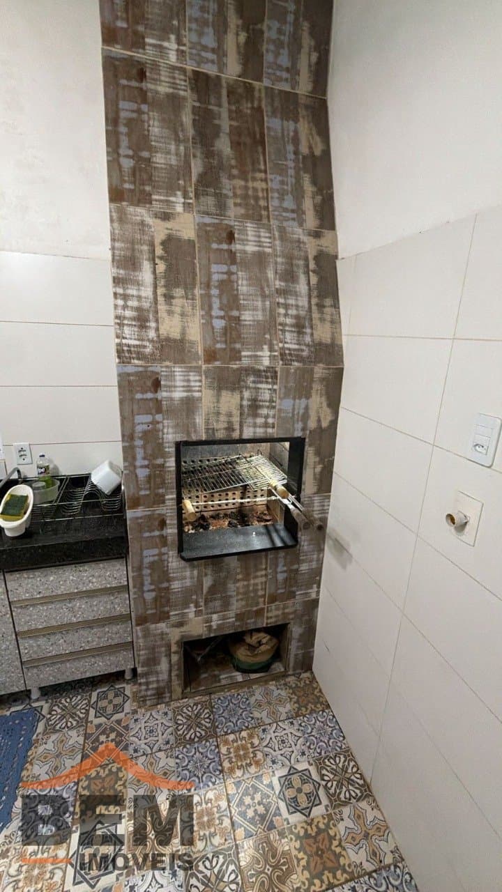 Casa para Locação com 2 quartos e 100m² no bairro Meia Praia, em Navegantes: 8 - CHURRASQUEIRA
