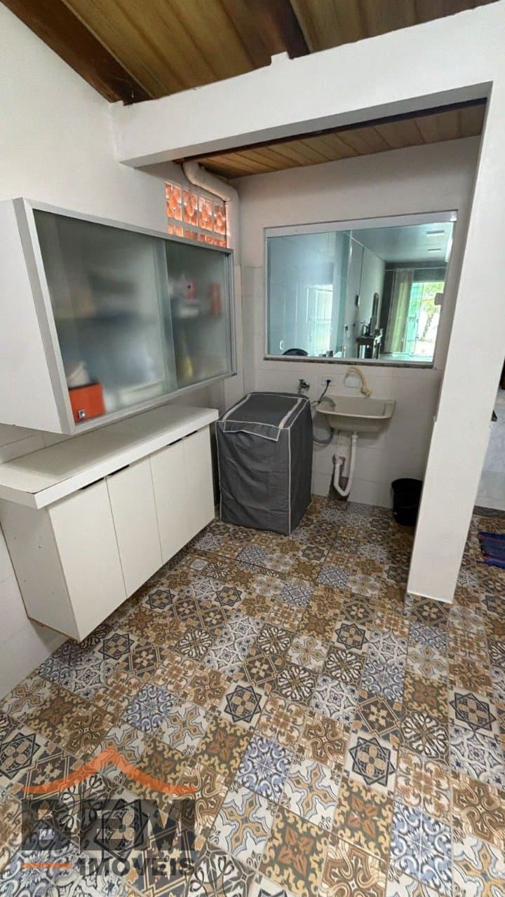 Casa para Locação com 2 quartos e 100m² no bairro Meia Praia, em Navegantes: 12 - ÁREA DE SERVIÇO