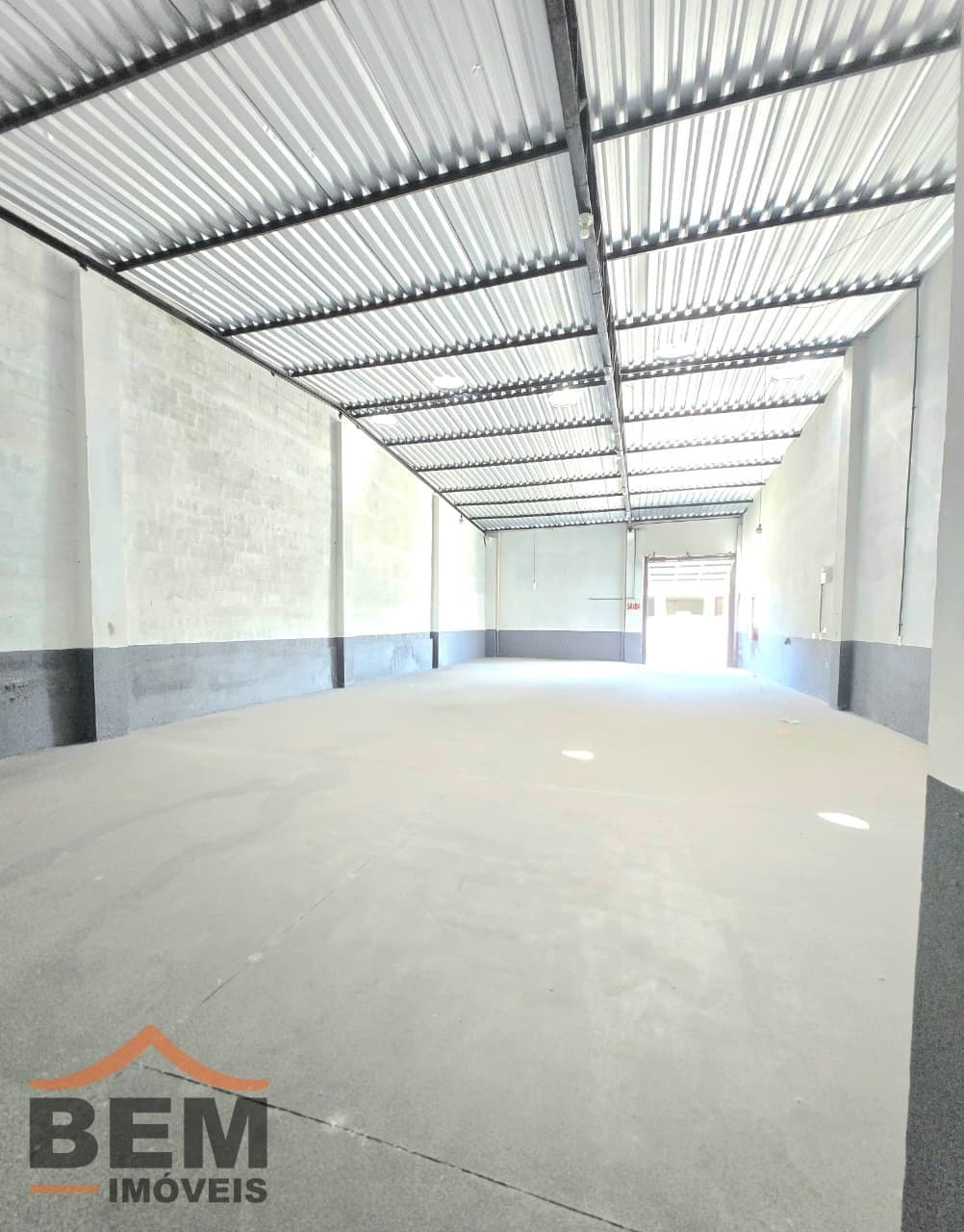 Galpão para Locação com 200m² no bairro Tabuleiro, em Camboriú: 02 - SALA