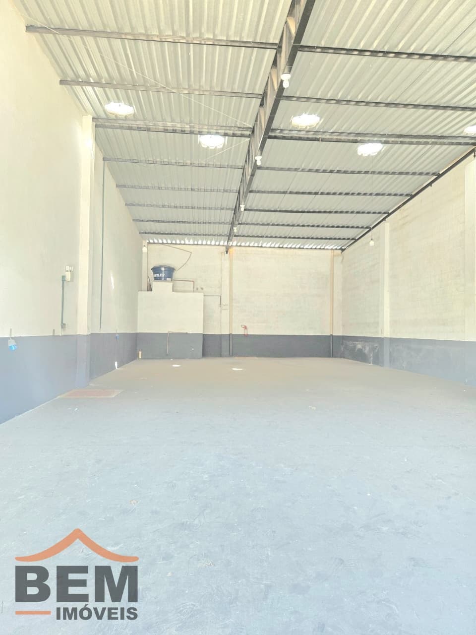 Galpão para Locação com 200m² no bairro Tabuleiro, em Camboriú: 03 - SALA