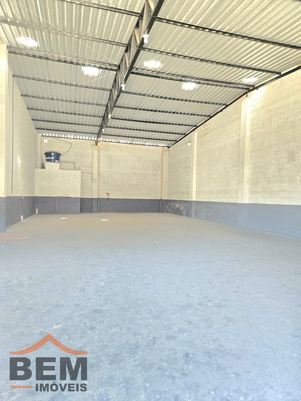 Galpão para Locação com 200m² no bairro Tabuleiro, em Camboriú: 04 - SALA